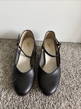 Leo’s character shoes